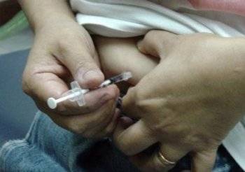 Daily Self Care/Person Injecting Insulin Into Stomach Photo 2